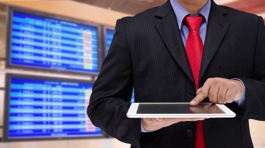 işadamı tablet bulanık olay arka plan ile kullanma
