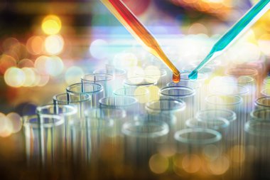 Madde laboratuvar test tüpü üzerinde bir damla ile bilim pipet