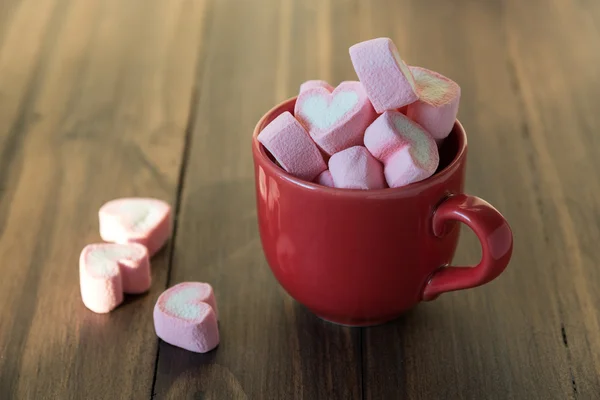 Sweet pink heart marshmallow in red bowl — Stock Photo, Image