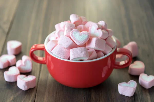 Sweet pink heart marshmallow in red bowl — Stock Photo, Image