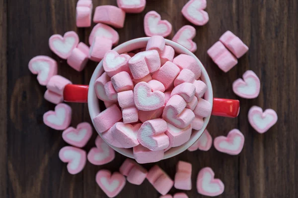 Sweet pink heart marshmallow in red bowl — Stock Photo, Image