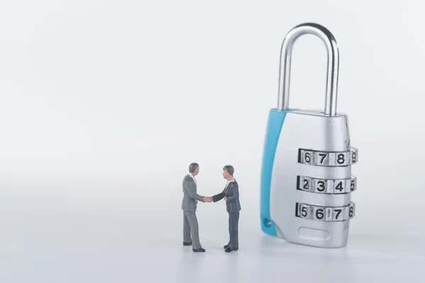 Miniature people agreement with security key — Stock Photo, Image