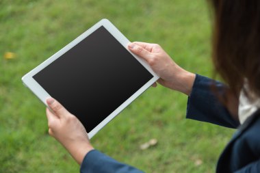 iş kadını tablet yeşil gargen kullanma