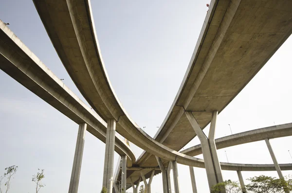 Alto camino desde abajo — Foto de Stock