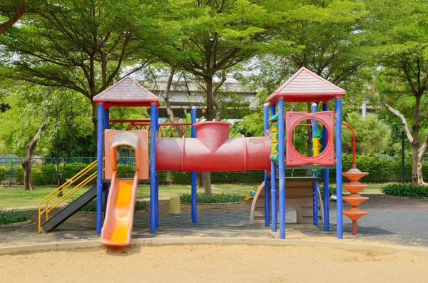 Parco giochi per bambini colorato — Foto Stock