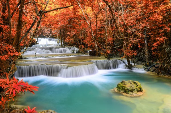 Prachtige Deep Forest Waterfall, Huay Mae Khamin, Kanchanaburi , — Stockfoto