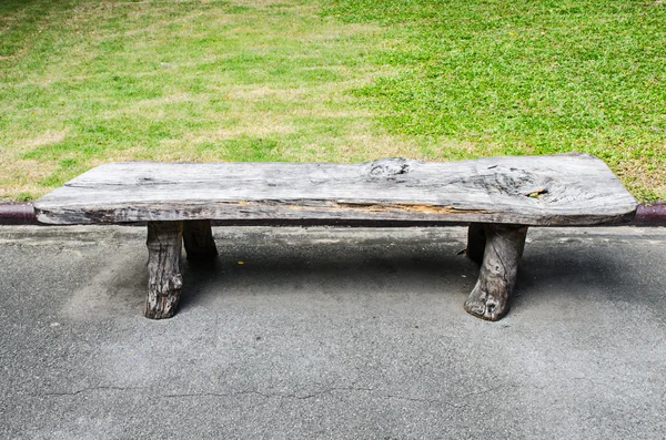 Wood bench in park — Stock Photo, Image