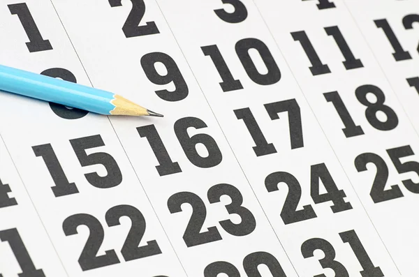 Страница календаря и карандаш — стоковое фото