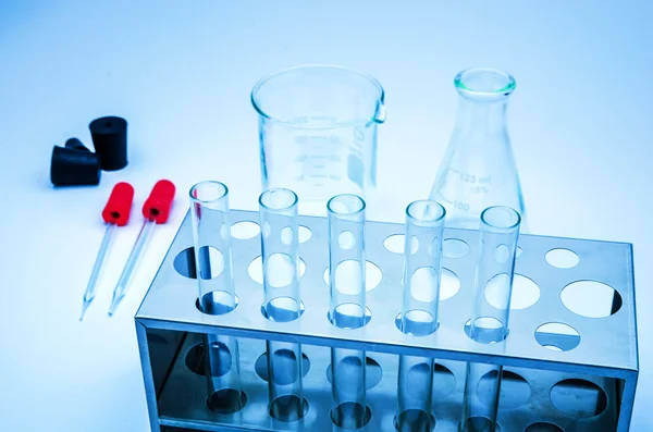 Скляні лабораторні хімічні пробірки — стокове фото
