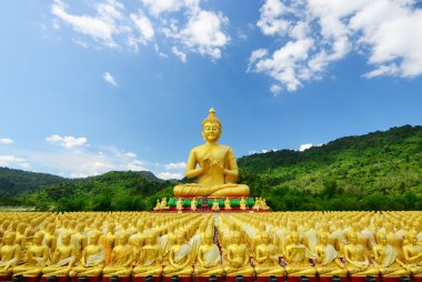 Birçok Buda heykeli Tapınağı, Nakornnayok, Tayland