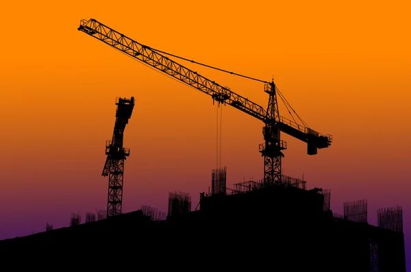 Silhouette della gru in cantiere — Foto Stock