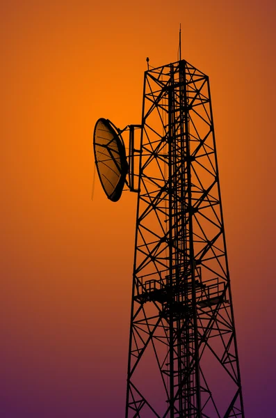 Silhouette communication tower — Stock Photo, Image