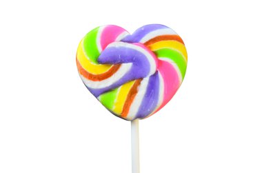 Beyaz arka plan üzerinde izole renkli lolipop kalp