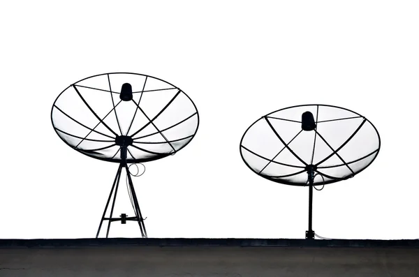 Anten satelitarnych na budynku dla telekomunikacji — Zdjęcie stockowe