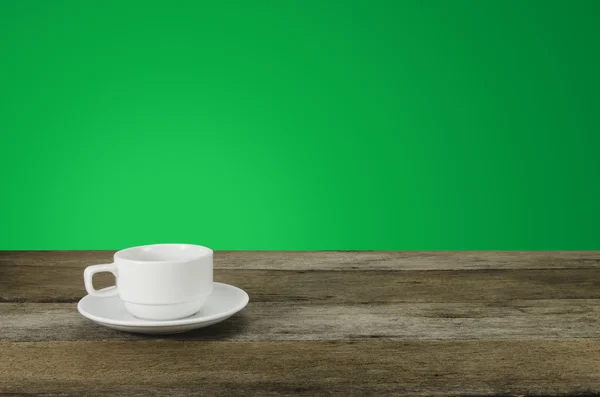 Koffiekopje op houten tafel — Stockfoto