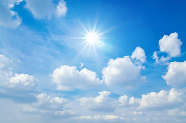 Sun and White clouds in blue sky background — Stock Photo, Image