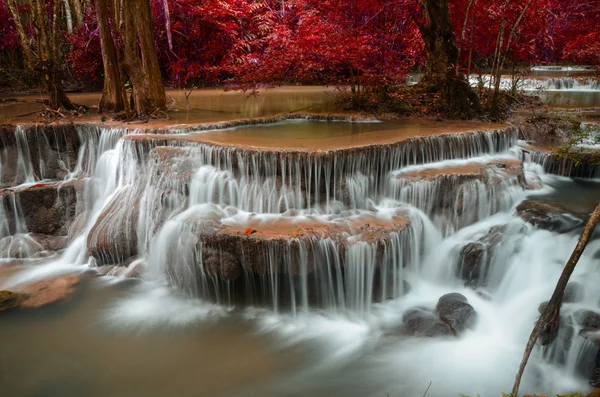 Djupa skogen vattenfall, huay mae khamin, kanchanaburi, thailand — Stockfoto