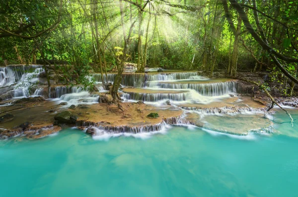 Cascada pădurii adânci, Huay Mae Khamin, Kanchanaburi, Thailanda — Fotografie, imagine de stoc