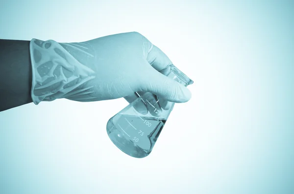 Videnskabsmand hånd bedrift reagensglas, Laboratorium forskningskoncept - Stock-foto