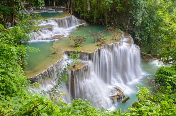 Vízesés mély erdő, huay mae khamin, kanchanaburi, Thaiföld — Stock Fotó