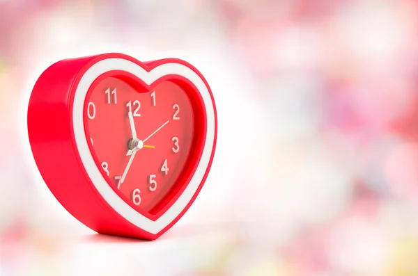 Red heart clock with bokeh background — Stock Photo, Image