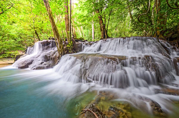 Floresta profunda Cachoeira, Huay Mae Khamin, Kanchanaburi, Tailândia — Fotografia de Stock