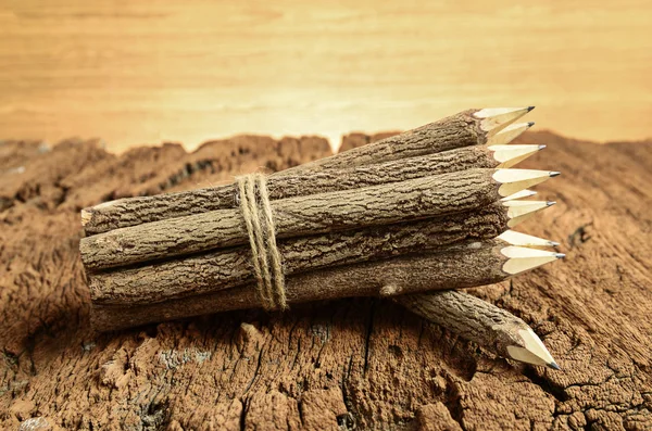 Gruppe von Bleistift auf Holzgrund — Stockfoto