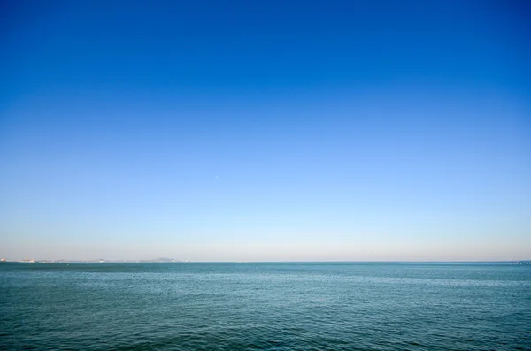 Weitwinkelblick auf das Meer — Stockfoto