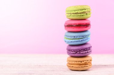aradan saatler için renkli macarons