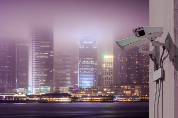 Cámara de seguridad de vigilancia o CCTV sobre Hong Kong ciudad nocturna —  Fotos de Stock