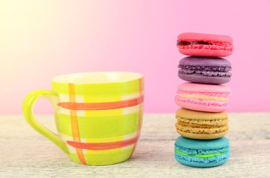 aradan saatler için renkli macarons