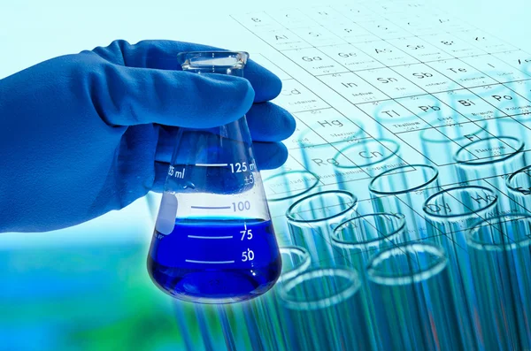 Naukowiec ręki trzymającej probówki, koncepcji badań laboratoryjnych — Zdjęcie stockowe