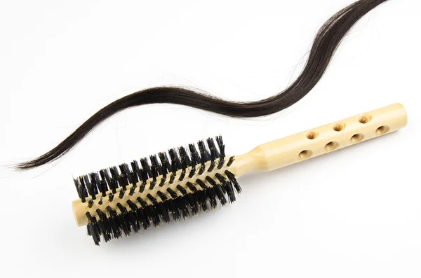 Beyaz arka plan üzerinde uzun saçlı saç fırçası — Stok fotoğraf