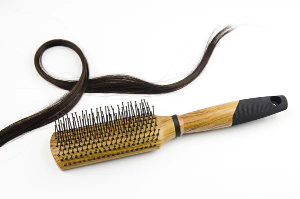 Beyaz arka plan üzerinde uzun saçlı saç fırçası — Stok fotoğraf