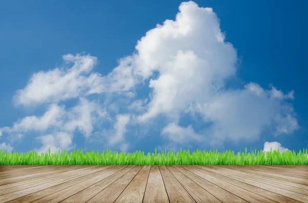 Holzplattform und blauer Himmel Hintergrund — Stockfoto