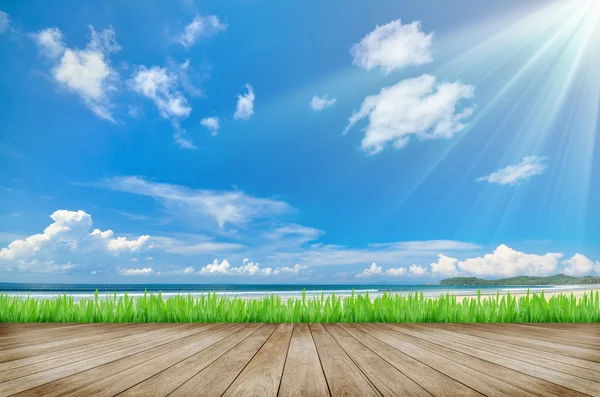 Piattaforma in legno e sfondo marino — Foto Stock