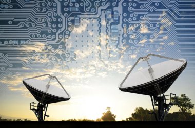 Uydu çanakları telekomünikasyon için