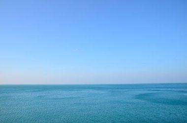 Deniz manzarası üzerinde geniş açılı görünüş