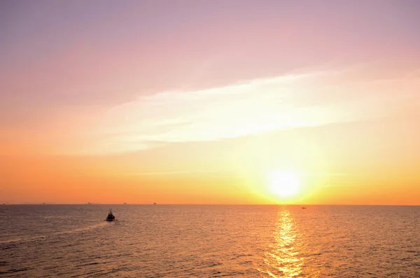 Pôr do sol céu fundo — Fotografia de Stock