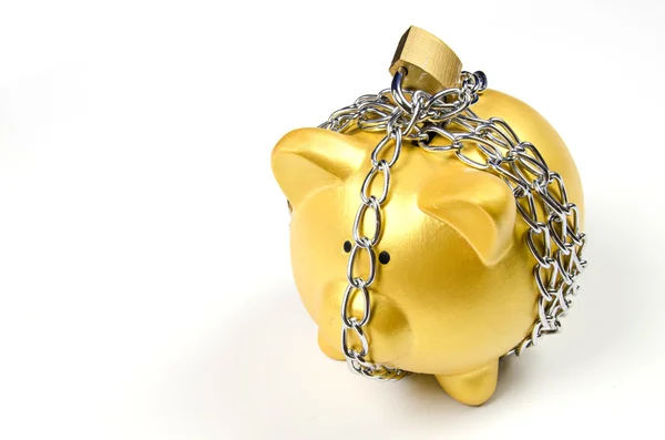 Vergrendelde gouden piggy bank — Stockfoto