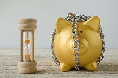planı ile altın piggy banka tasarruf