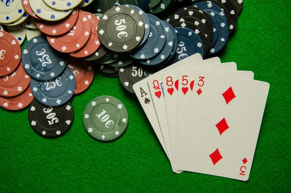 Playing cards 'High card' and chips on green background — Stock Photo, Image