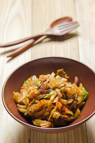Тайский салат из свинины — стоковое фото