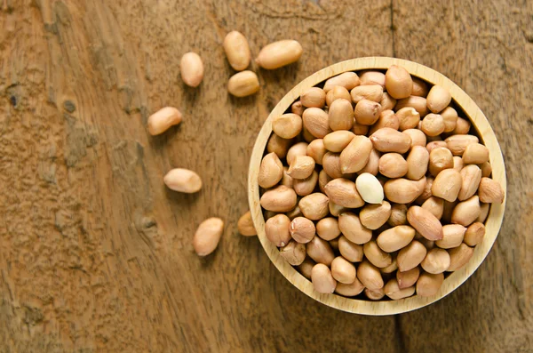 Beans in wooden dish — Stock Photo, Image