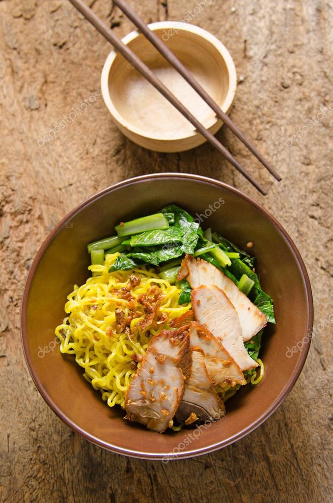 Yellow noodles served with sliced pork — Stock Photo © kwanchaidp 80684106