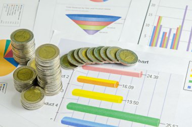grafik, iş kavramı üzerinde para sikke yığını