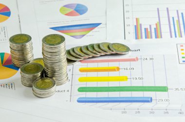 grafik, iş kavramı üzerinde para sikke yığını