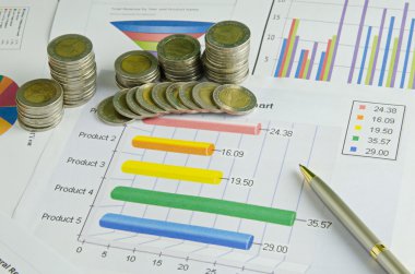 grafik, iş kavramı üzerinde para sikke yığını