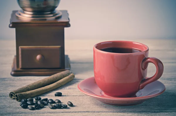 Tazza da caffè su tavolo di legno — Foto Stock