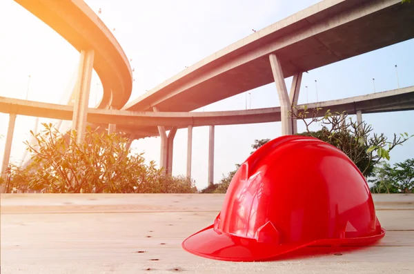 Capacete de segurança no canteiro de obras — Fotografia de Stock